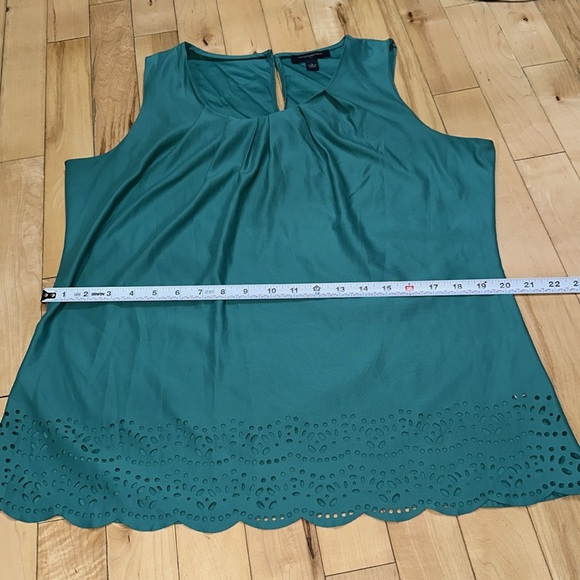 Banana Republic Sleeveless Blouse - Picture 7 of 8